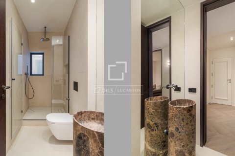Apartamento de 3 dormitorios en venta en Barcelona, Cataluña, Spain № 7115 - foto 11