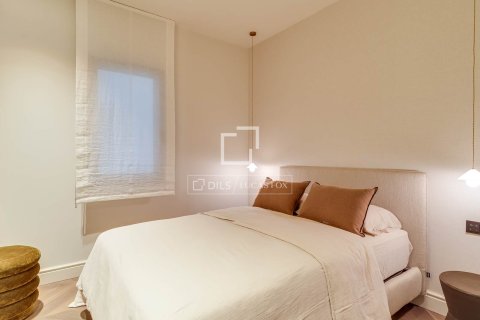 Apartamento de 3 dormitorios en venta en Barcelona, Cataluña, Spain № 7115 - foto 14