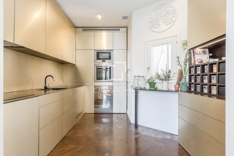 4 bedrooms apartment for sale in Barcelona, Catalonia, Spain № 8534 - photo 14