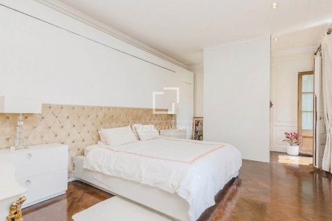 4 bedrooms apartment for sale in Barcelona, Catalonia, Spain № 8534 - photo 26