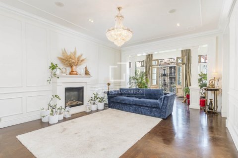 4 bedrooms apartment for sale in Barcelona, Catalonia, Spain № 8534 - photo 4