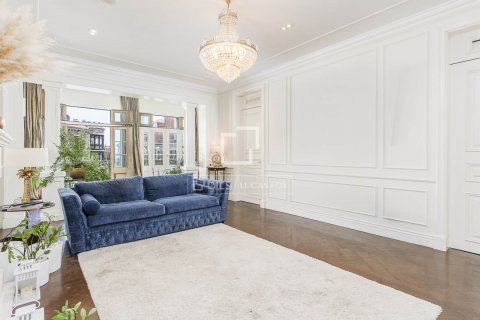 4 bedrooms apartment for sale in Barcelona, Catalonia, Spain № 8534 - photo 7
