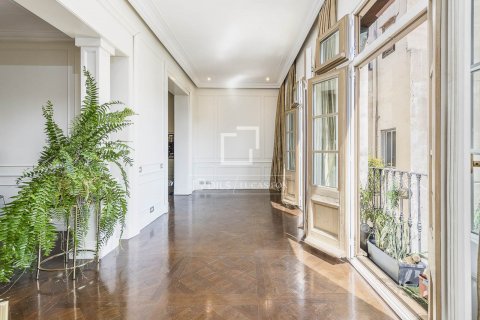 4 bedrooms apartment for sale in Barcelona, Catalonia, Spain № 8534 - photo 11