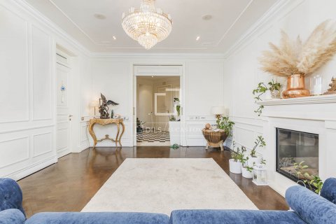 4 bedrooms apartment for sale in Barcelona, Catalonia, Spain № 8534 - photo 15