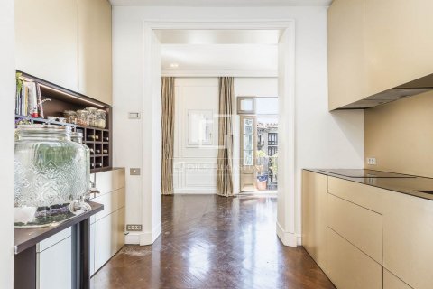 4 bedrooms apartment for sale in Barcelona, Catalonia, Spain № 8534 - photo 12