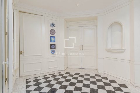 4 bedrooms apartment for sale in Barcelona, Catalonia, Spain № 8534 - photo 17