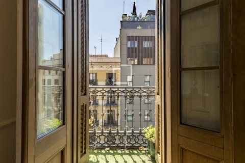 4 bedrooms apartment for sale in Barcelona, Catalonia, Spain № 8534 - photo 22