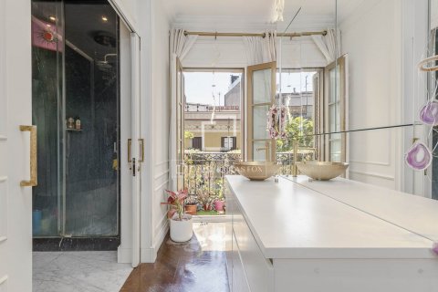 4 bedrooms apartment for sale in Barcelona, Catalonia, Spain № 8534 - photo 29