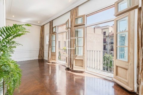 4 bedrooms apartment for sale in Barcelona, Catalonia, Spain № 8534