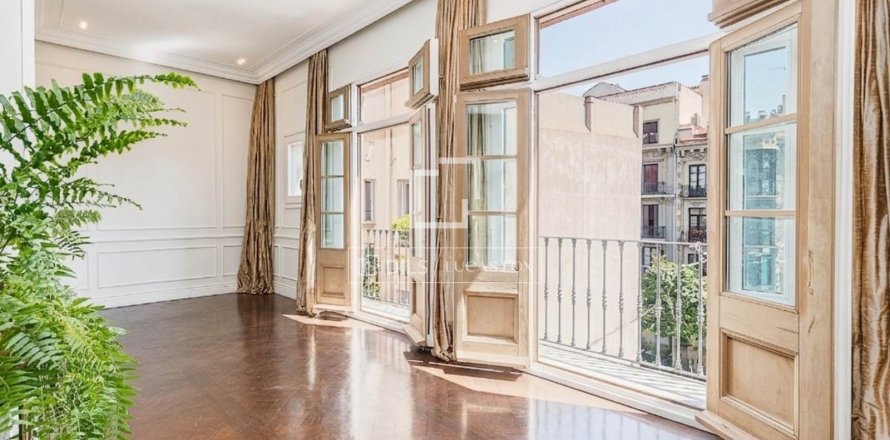 4 bedrooms apartment for sale in Barcelona, Catalonia, Spain № 8534