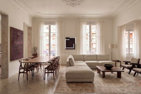 4 bedrooms apartment for sale in Barcelona, Catalonia, Spain № 8529
