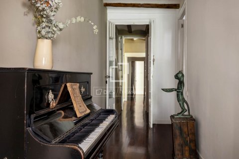 Apartamento de 3 dormitorios en venta en Barcelona, Cataluña, Spain № 8533 - foto 9