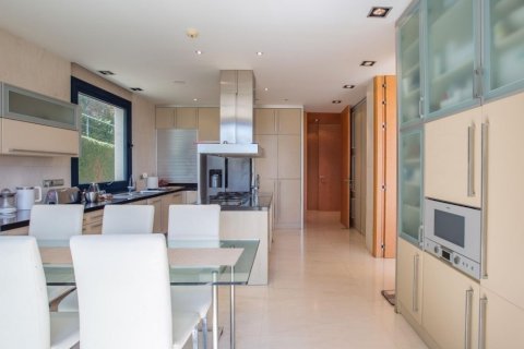 Сasa de 7 dormitorios en venta en Sant Andreu de Llavaneres, Barcelona, Cataluña, Spain № 1416 - foto 14