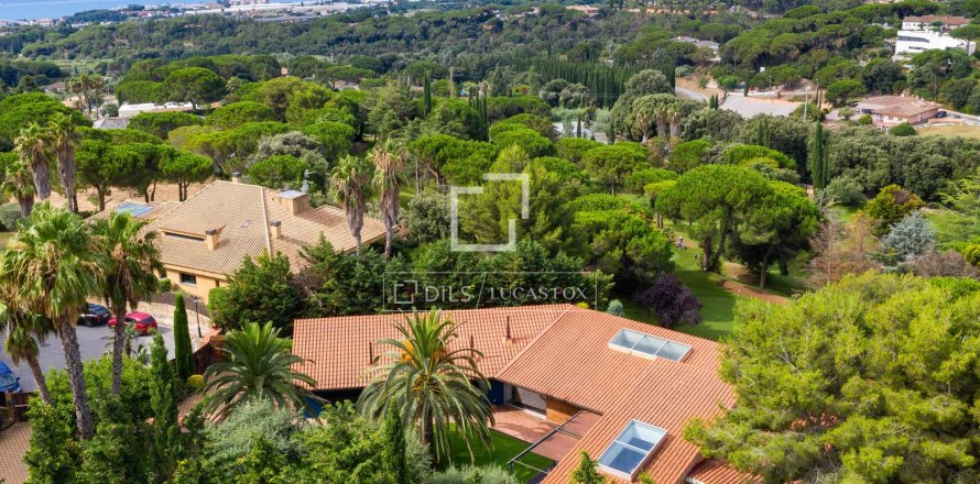 6 bedrooms villa for sale in Sant Vicenc De Montalt, Barcelona, Catalonia, Spain № 4356