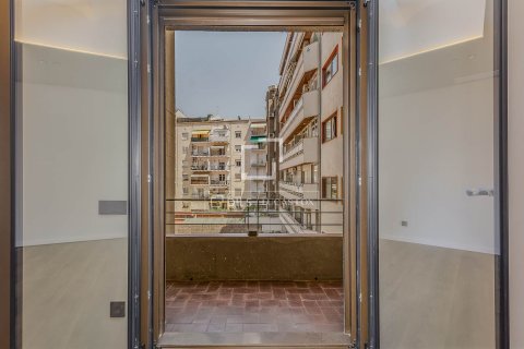 2 bedrooms apartment for sale in Barcelona, Catalonia, Spain № 4357 - photo 10