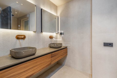2 bedrooms apartment for sale in Barcelona, Catalonia, Spain № 4357 - photo 22