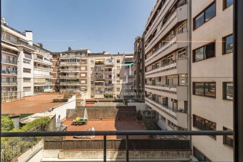2 bedrooms apartment for sale in Barcelona, Catalonia, Spain № 4357 - photo 11