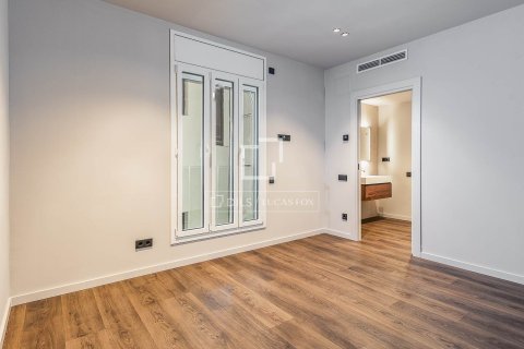 2 bedrooms apartment for sale in Barcelona, Catalonia, Spain № 4357 - photo 27