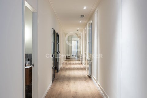 Apartamento de 4 dormitorios en venta en Barcelona, Cataluña, Spain № 5525 - foto 10