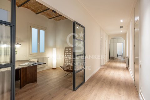 Apartamento de 4 dormitorios en venta en Barcelona, Cataluña, Spain № 5525 - foto 13