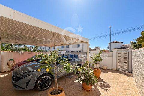 3 bedrooms house for sale in Empuriabrava, Girona, Catalonia, Spain № 7902 - photo 3