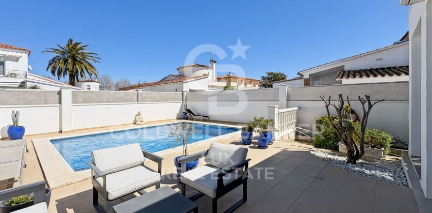 3 bedrooms house for sale in Empuriabrava, Girona, Catalonia, Spain № 7902