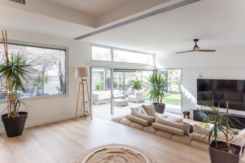 4 bedrooms house for sale in Esplugues de Llobregat, Barcelona, Catalonia, Spain № 8148 - photo 9