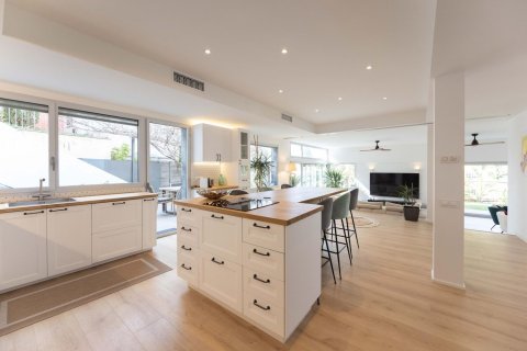 4 bedrooms house for sale in Esplugues de Llobregat, Barcelona, Catalonia, Spain № 8148 - photo 16