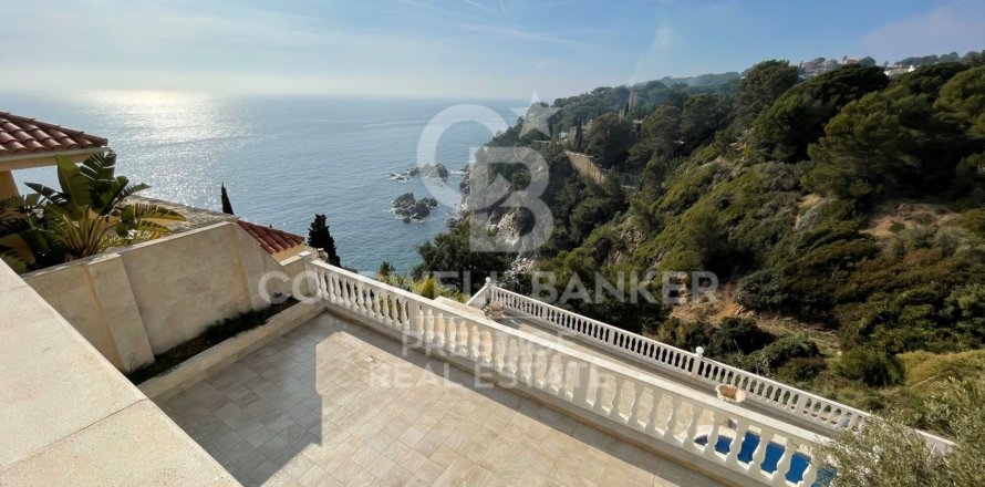 6 bedrooms villa for sale in Lloret de Mar, Girona, Catalonia, Spain № 6074