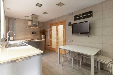 5 bedrooms apartment for sale in Barcelona, Catalonia, Spain № 929 - photo 6