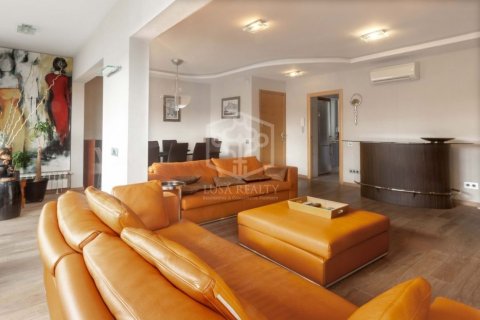5 bedrooms apartment for sale in Barcelona, Catalonia, Spain № 929 - photo 3