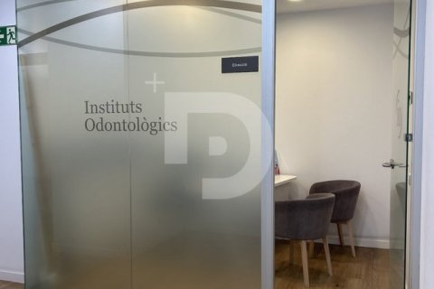 418 sq.m. commercial property for sale in Barcelona, Catalonia, Spain № 5190 - photo 11