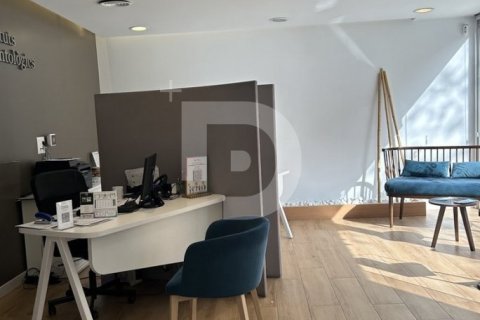 418 sq.m. commercial property for sale in Barcelona, Catalonia, Spain № 5190 - photo 4
