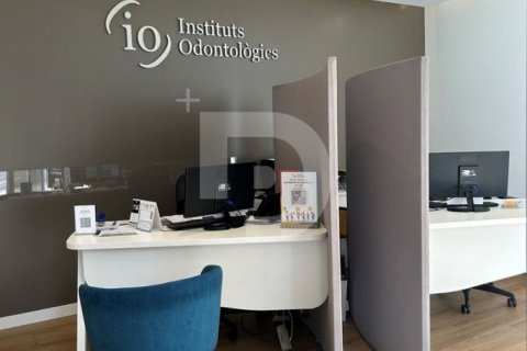 418 sq.m. commercial property for sale in Barcelona, Catalonia, Spain № 5190 - photo 5