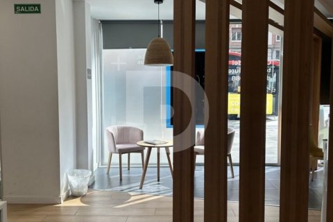 418 sq.m. commercial property for sale in Barcelona, Catalonia, Spain № 5190 - photo 3