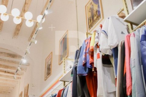 100 sq.m. retail store for sale in Ciutat Vella, Barcelona, Catalonia, Spain № 5195 - photo 2