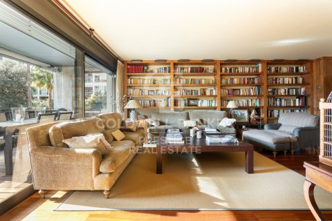 4 bedrooms apartment for sale in Barcelona, Catalonia, Spain № 5840 - photo 2