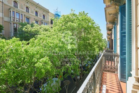 3 bedrooms apartment for sale in Barcelona, Catalonia, Spain № 5842 - photo 2