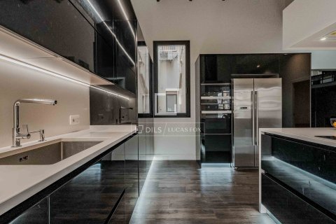 Купить квартиру в Барселона, Испания с 3 спальни, 212м², № 6280 - фото 3