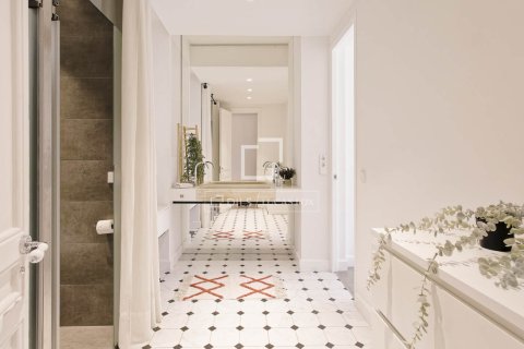 Apartamento de 3 dormitorios en venta en Barcelona, Cataluña, Spain № 6275 - foto 7