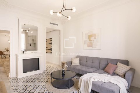 Apartamento de 3 dormitorios en venta en Barcelona, Cataluña, Spain № 6275 - foto 29