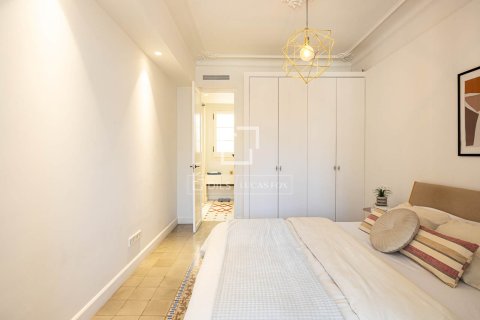 Apartamento de 3 dormitorios en venta en Barcelona, Cataluña, Spain № 6275 - foto 13