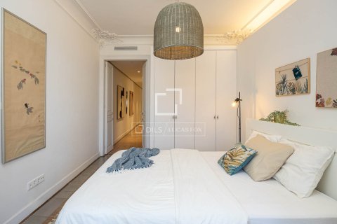 Apartamento de 3 dormitorios en venta en Barcelona, Cataluña, Spain № 6275 - foto 4