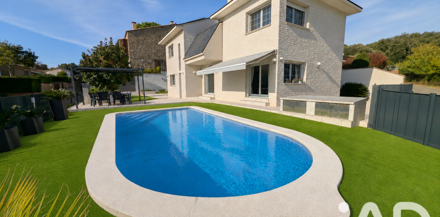 317 sq.m. house for sale in Girona, Catalonia, Spain № 8321