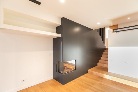 Сasa de 6 dormitorios en venta en Barcelona, Cataluña, Spain № 1533 - foto 7