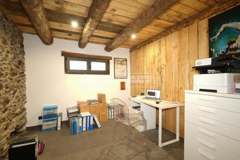 Купить виллу в Андорра, Испания с 4 спальни, 320м², № 5325 - фото 17
