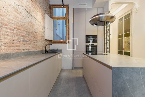 3 bedrooms apartment for sale in Barcelona, Catalonia, Spain № 4210 - photo 12
