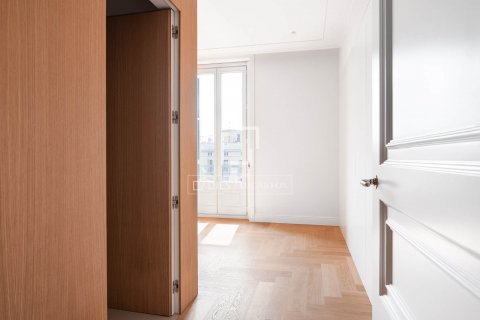 2 bedrooms apartment for sale in Barcelona, Catalonia, Spain № 8676 - photo 17