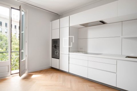 2 bedrooms apartment for sale in Barcelona, Catalonia, Spain № 8676 - photo 6