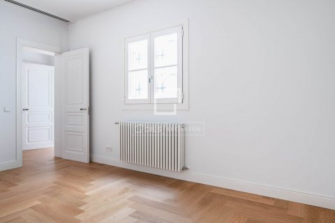 2 bedrooms apartment for sale in Barcelona, Catalonia, Spain № 8676 - photo 25